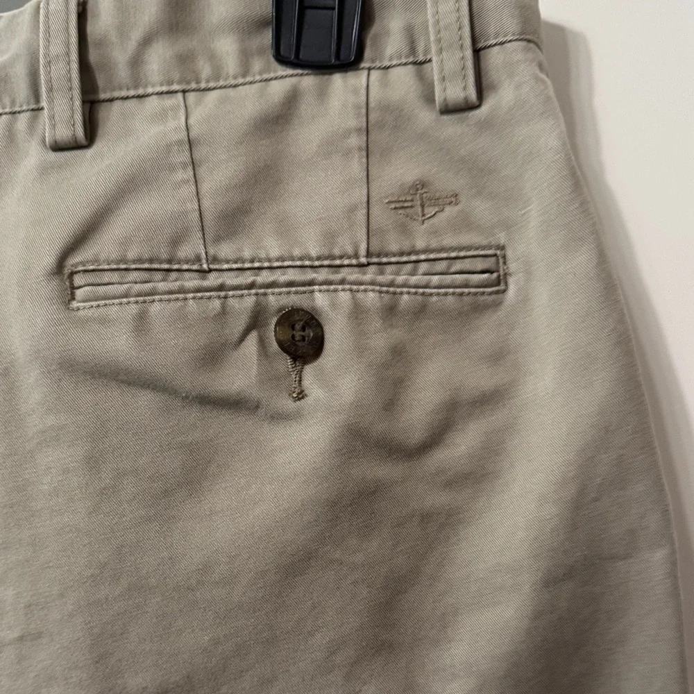 Dockers Men's Flat Front Relaxed Fit Khaki Chinos